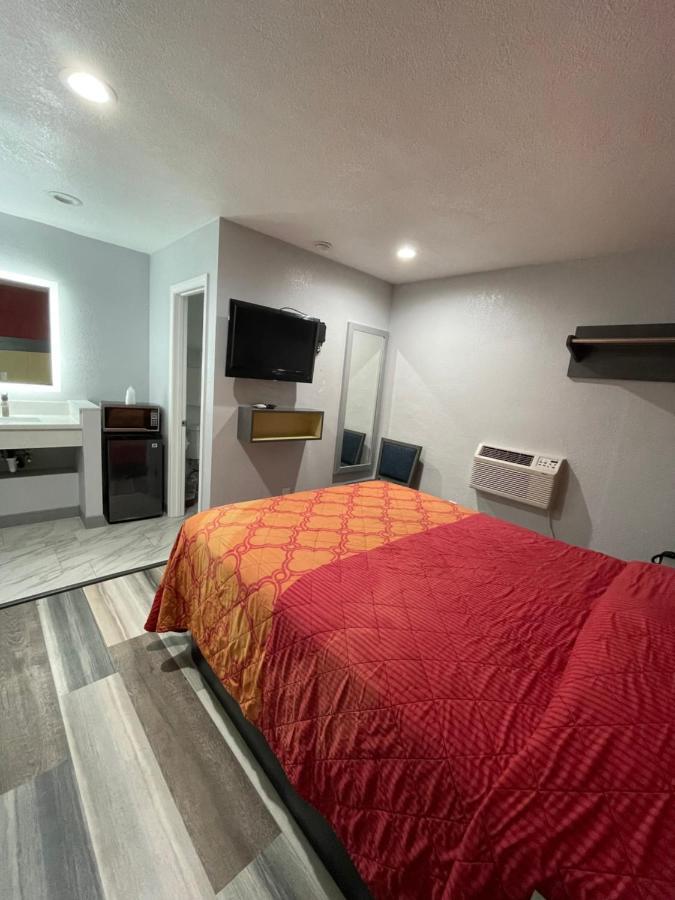 Habitación con cama grande