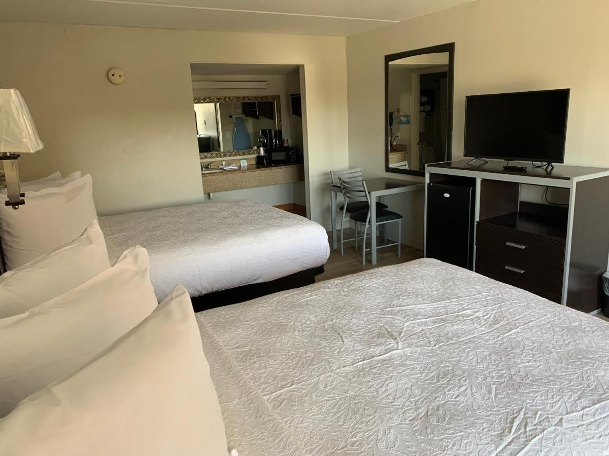 Queen Room Two Queen Beds