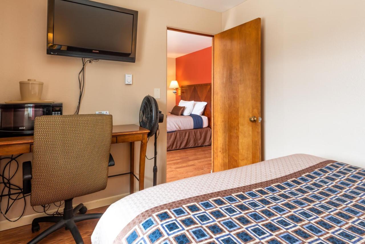 Two-Bedroom Suite,1232235110:JPEG