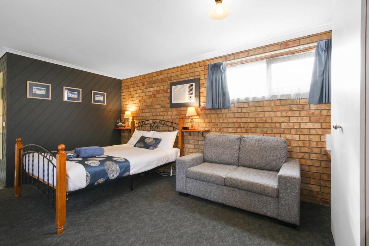 Deluxe Queen Suite with Spa Bath