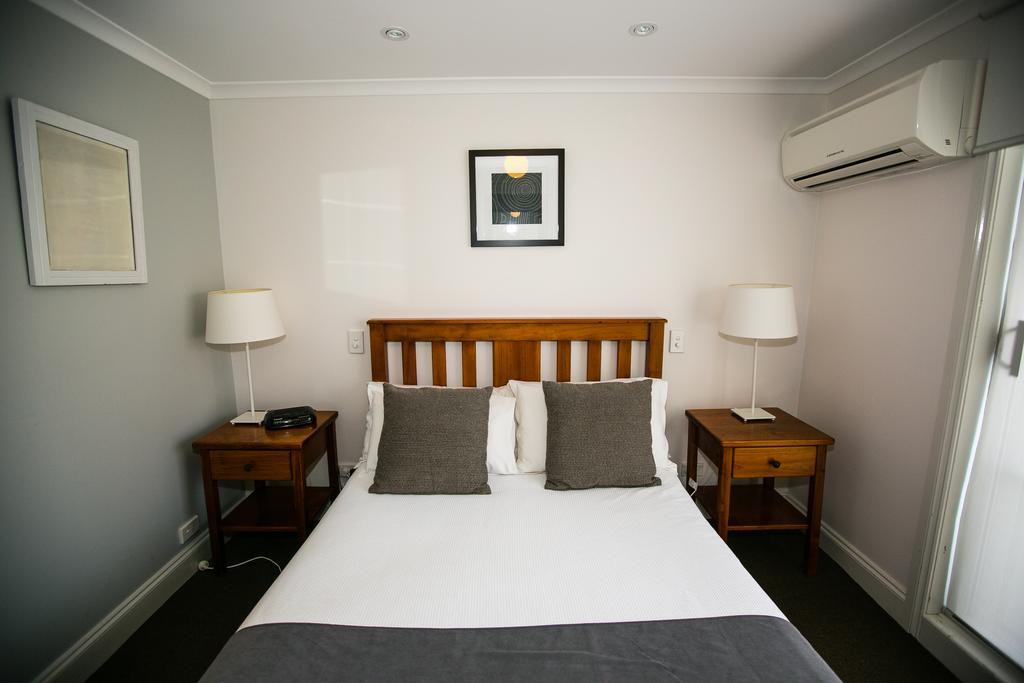 Small Double Room with Private Bathroom - Guest House