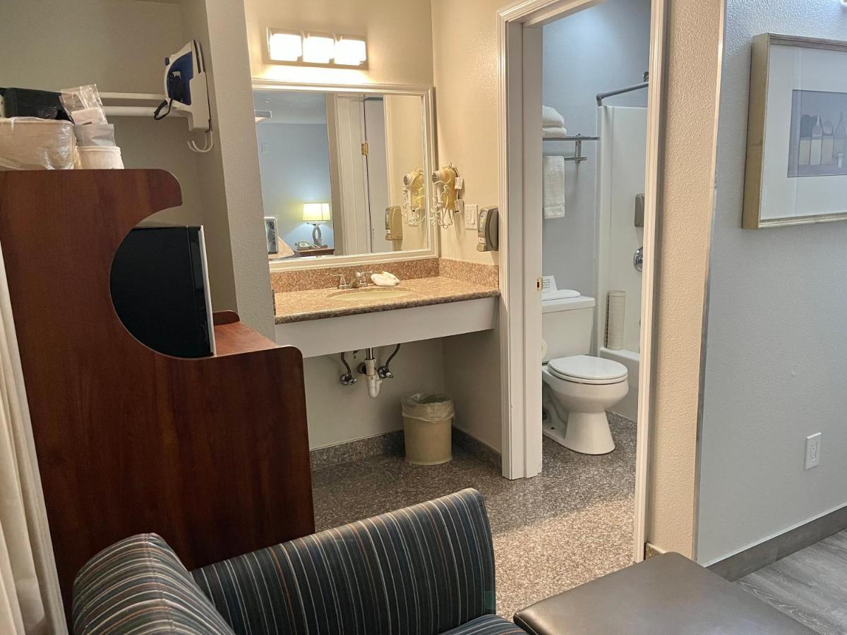 Deluxe King Studio,1499036659:JPEG