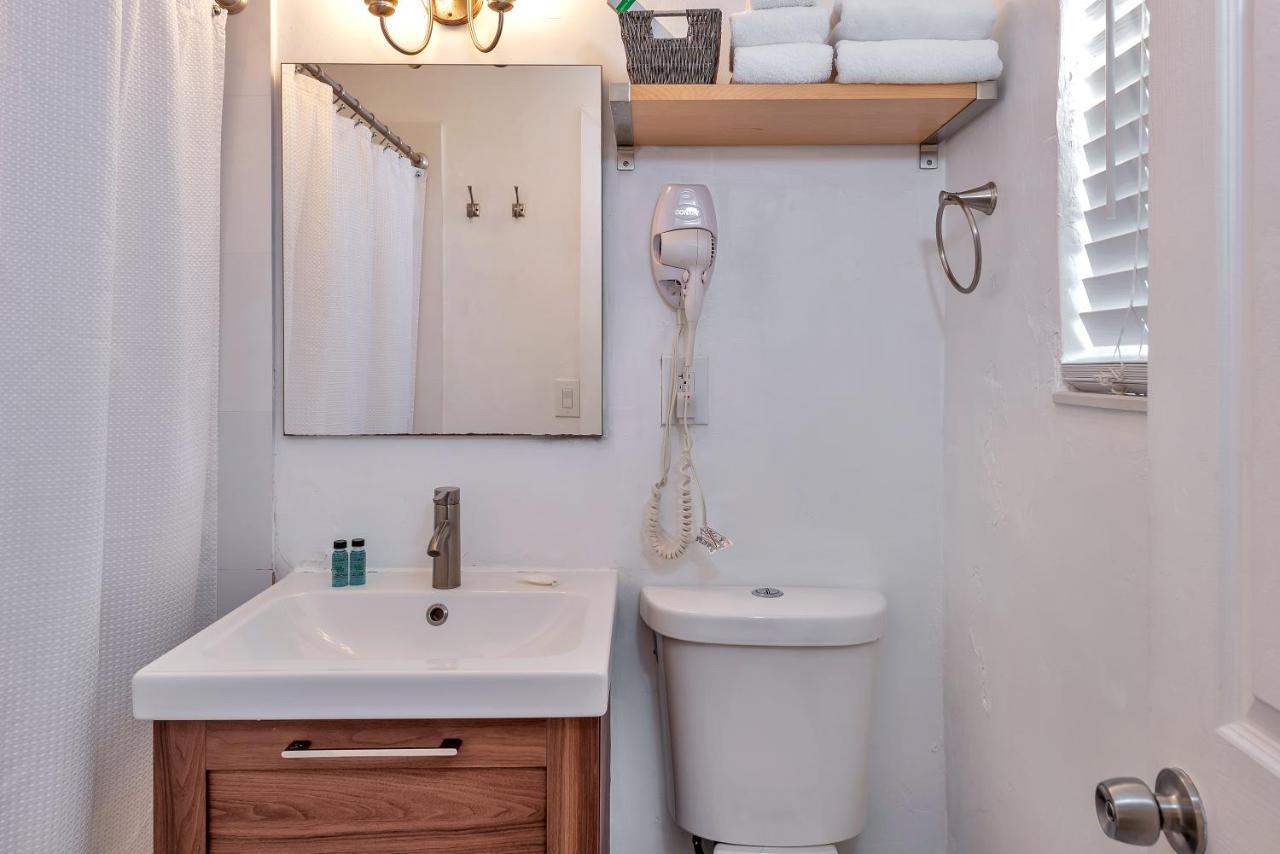 Queen Studio with Sofa Bed,1165203792:JPEG