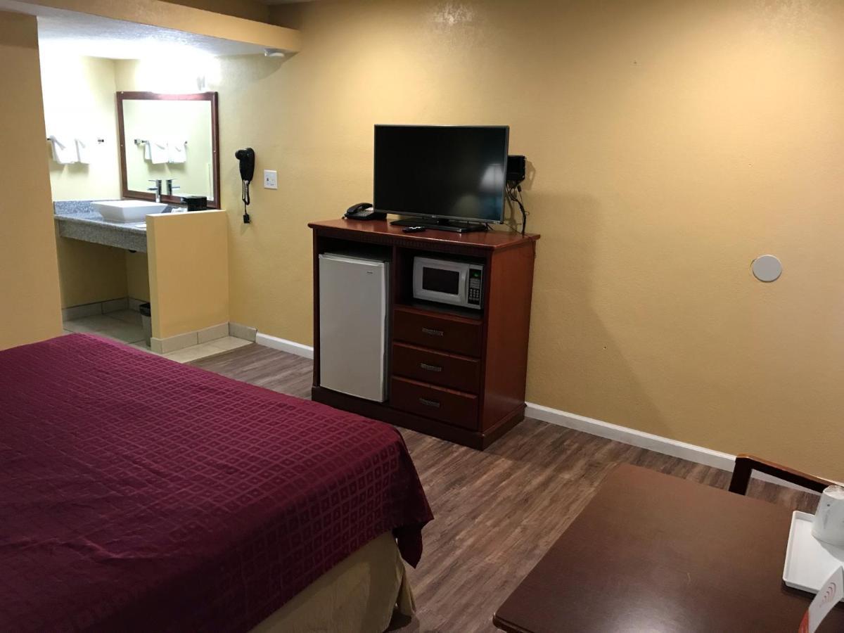Deluxe King Room - Non-Smoking,1169239522:JPEG