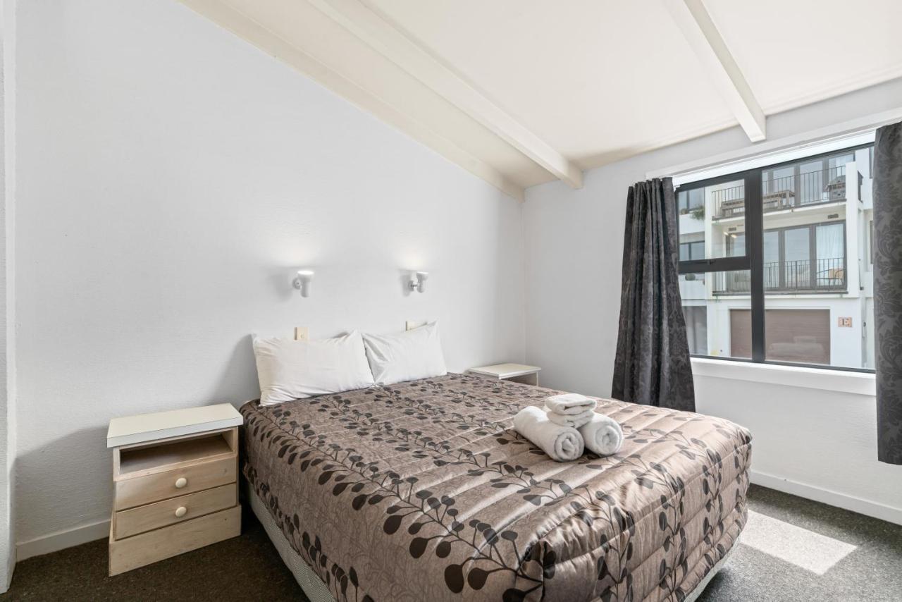 One-Bedroom Apartment,1174162203:JPEG