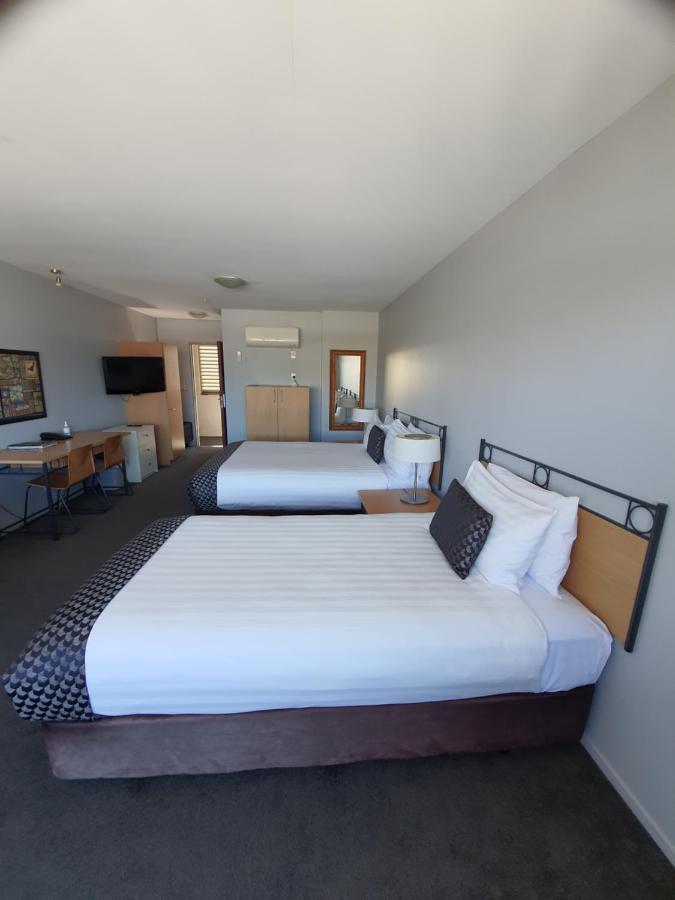 Large Studio,1552084135:JPEG