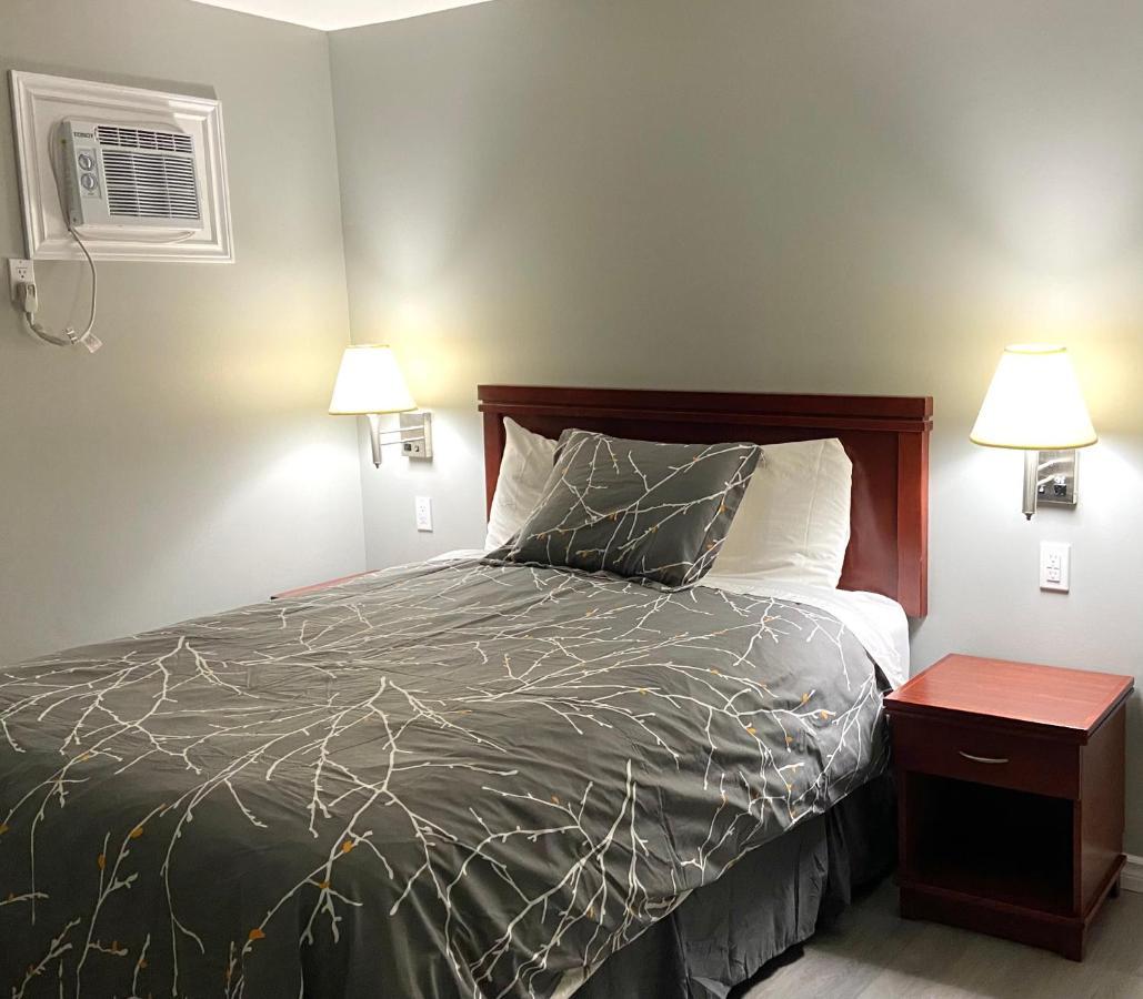 Standard Queen Room
