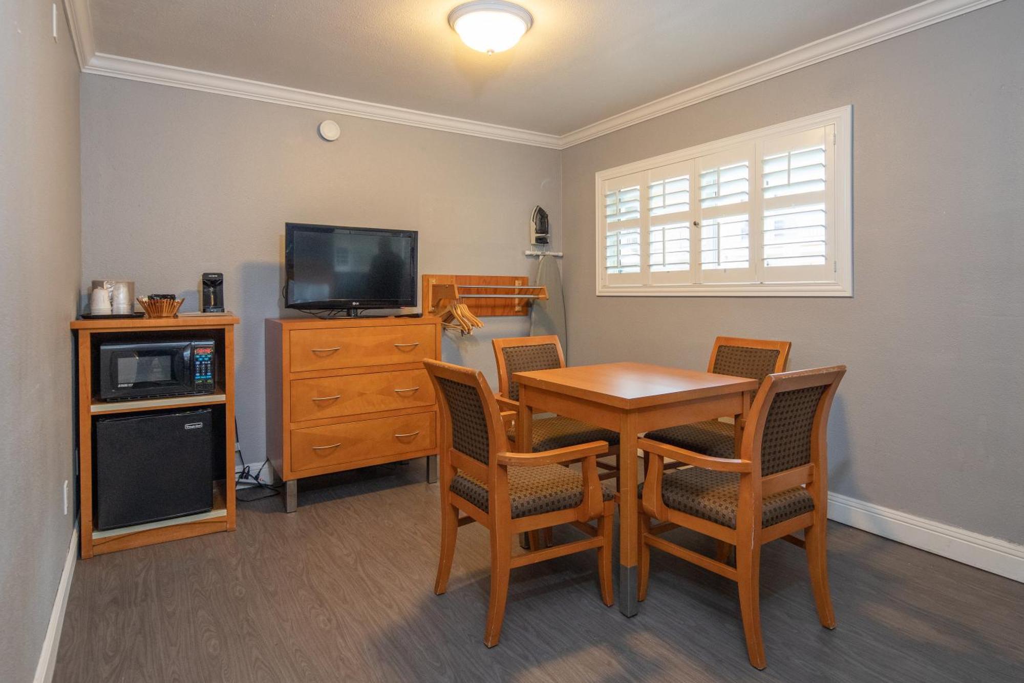 Chambre Lit Queen-size - Accessible aux Personnes à Mobilité Réduite