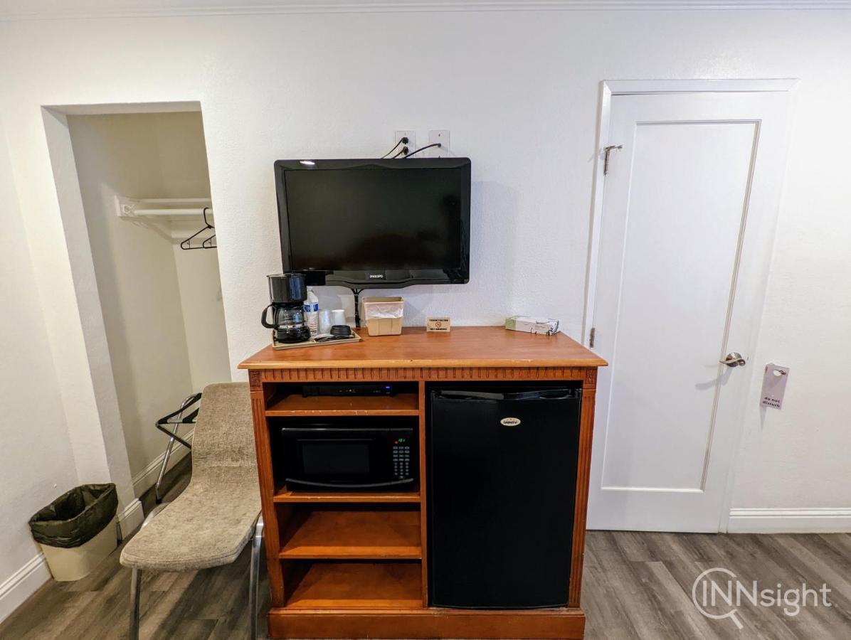 Queen Room,1232655644:JPEG