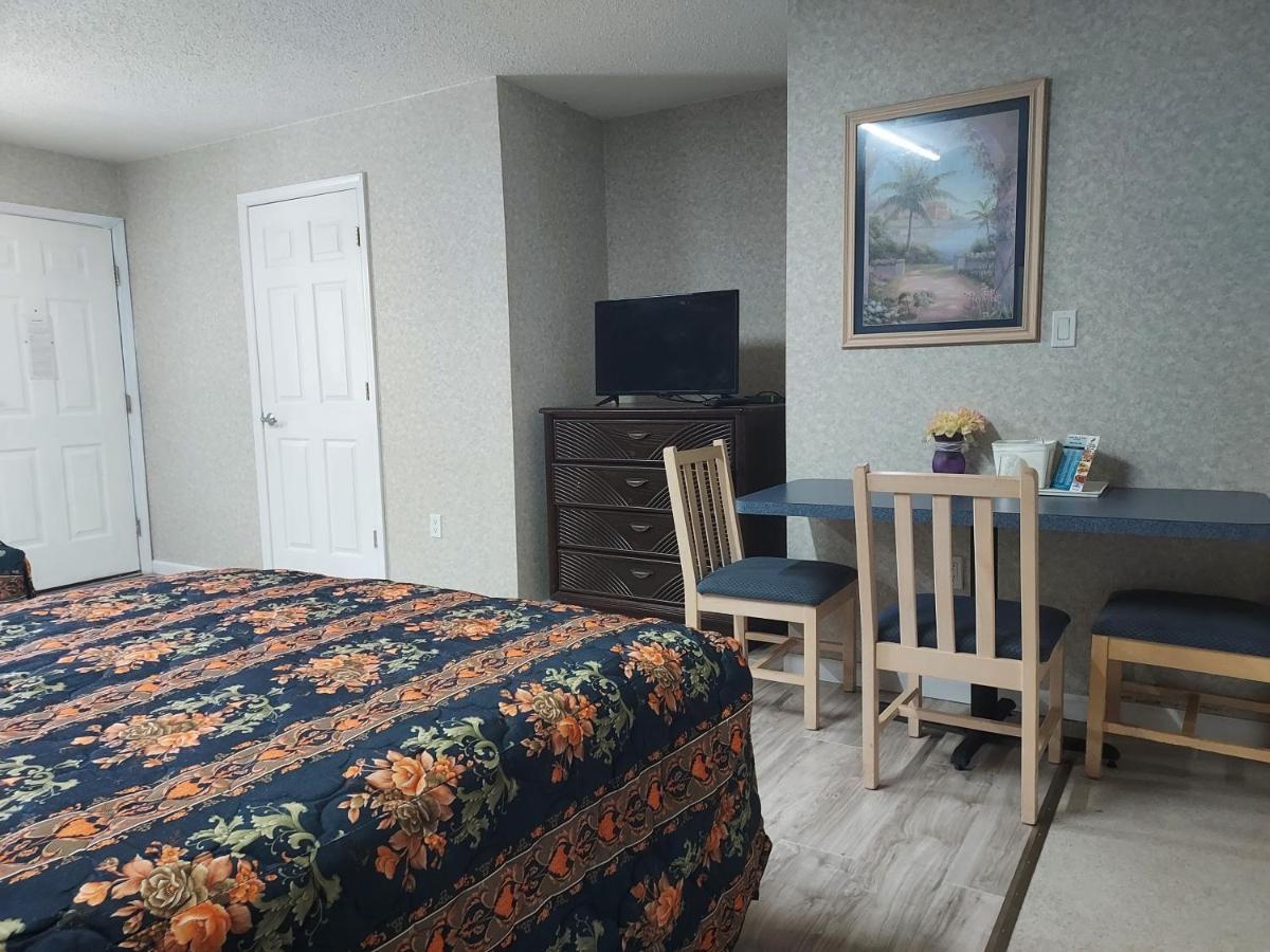 2 Queen Beds with Kitchenette,1237024060:JPEG