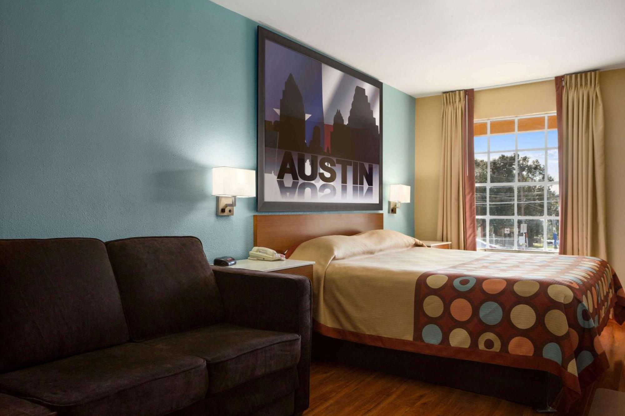 King Room with Roll-In Shower - Mobility/Hearing Accessible - Non-Smoking,1275751027:JPEG