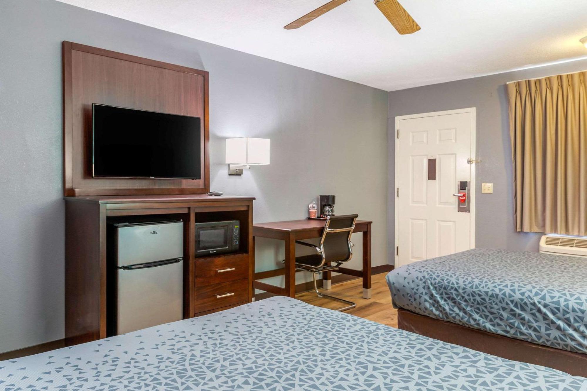 Queen Room with Two Queen Beds - Non-Smoking