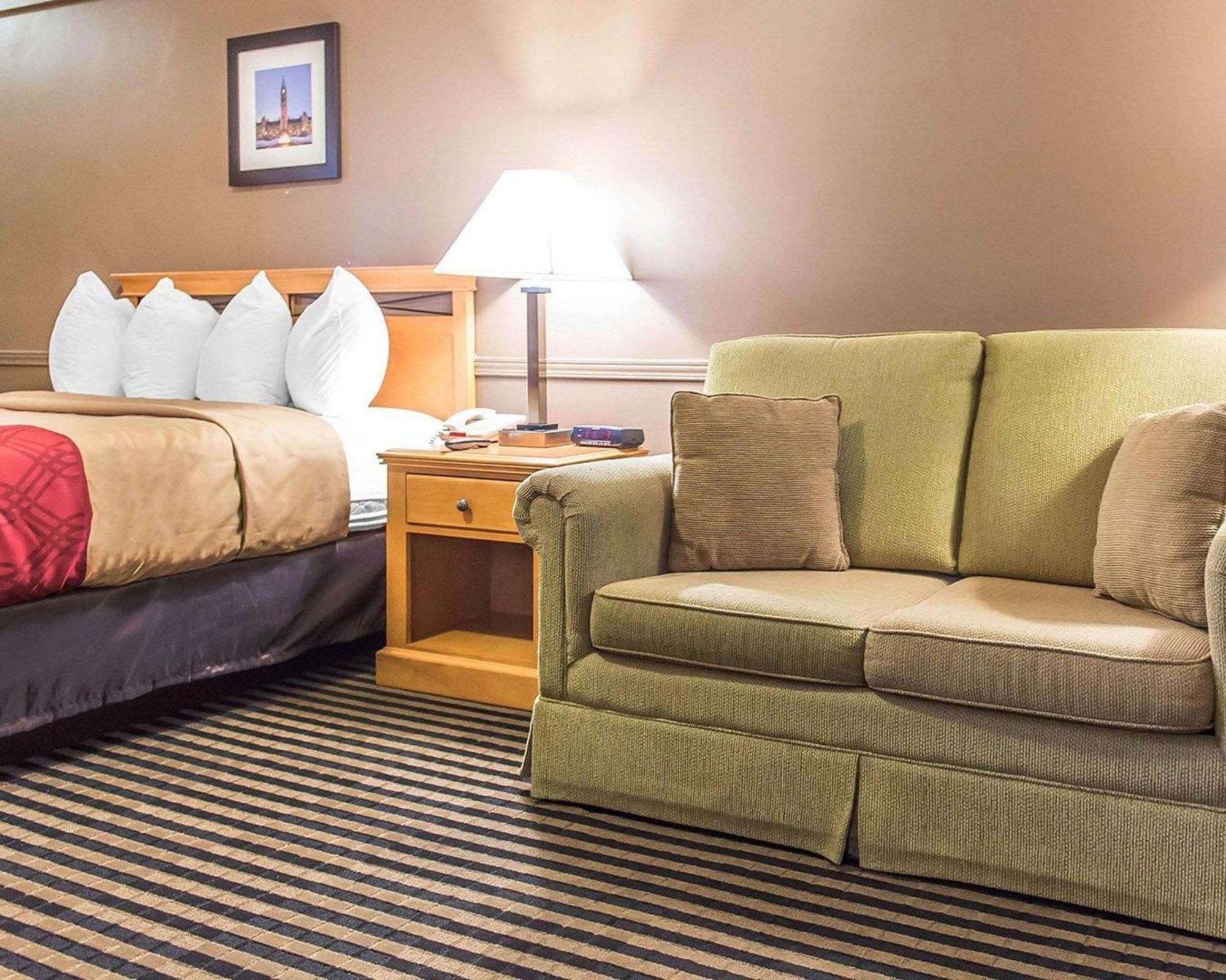 Deluxe Queen Room - Non-Smoking,1277677723:JPEG