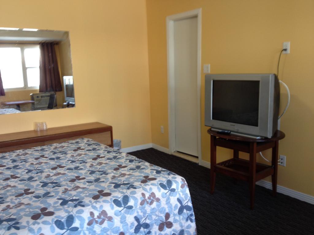 Habitación con cama grande
