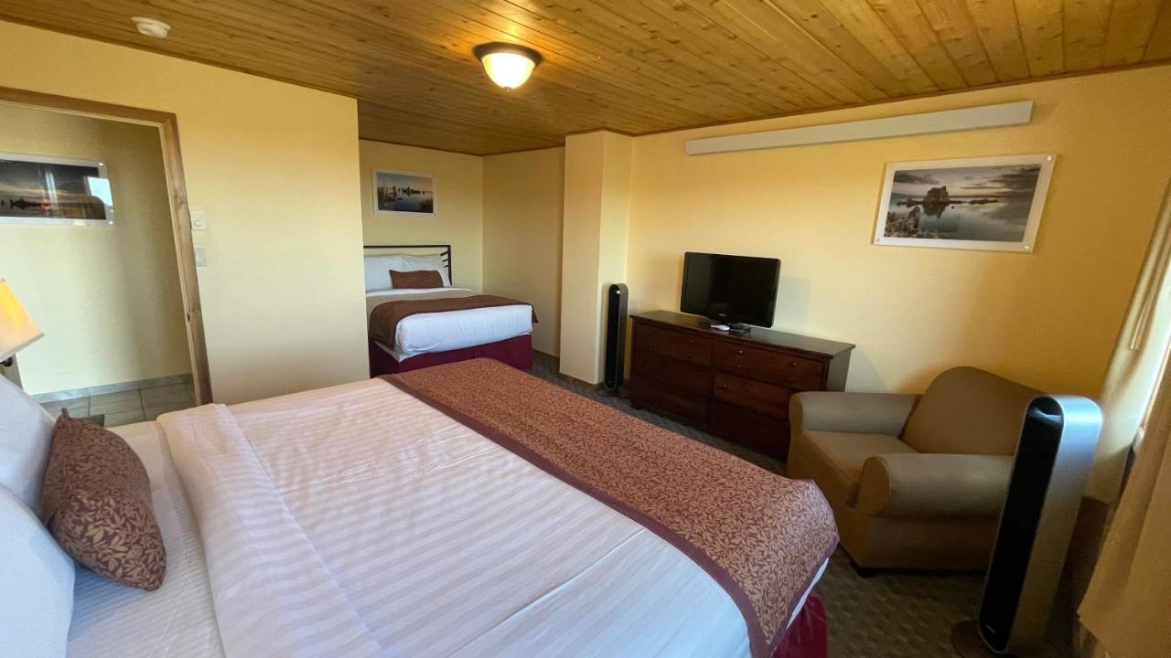 Suite with Lake View,1289177881:JPEG