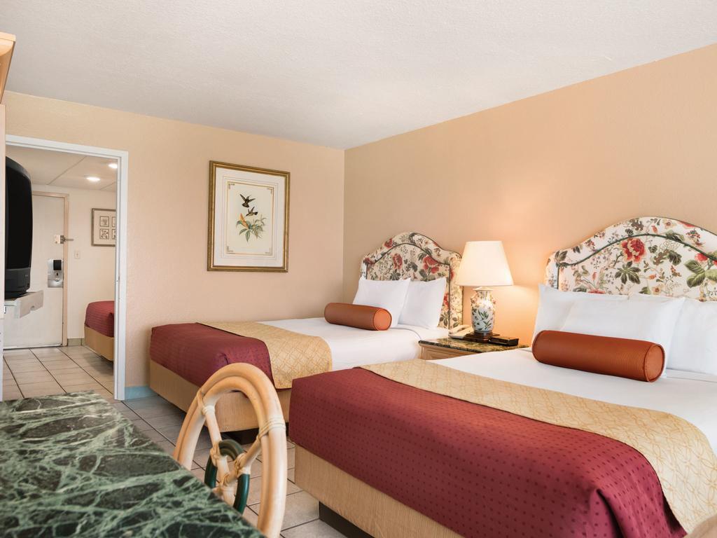Queen Room Two Queen Beds Sofa Bed Bathtub Grab Bars Mobility Accessible Non-Smoking,130563512:JPEG
