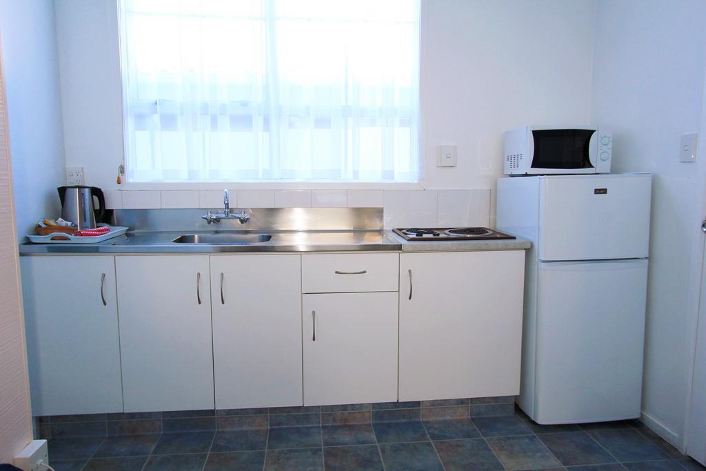 Large one bed room family unit spa bathtub,132528903:JPEG
