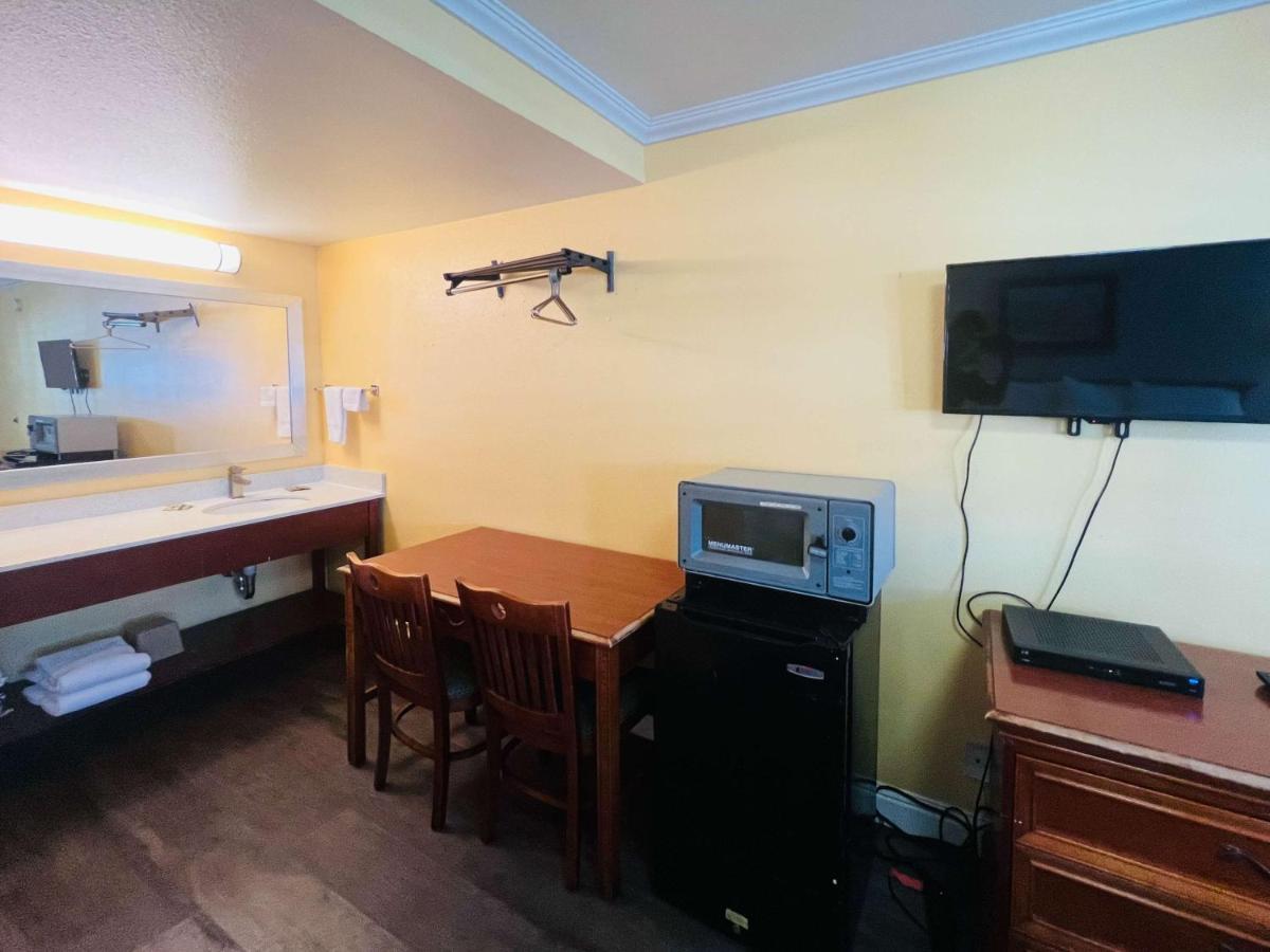 Queen Room with Two Queen Beds - Non-Smoking,1336497197:JPEG