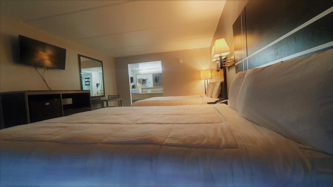 Queen Room Two Queen Beds