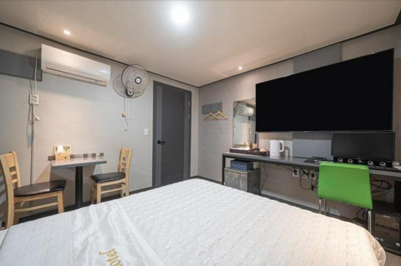 Deluxe Double Room,1357778738:JPEG