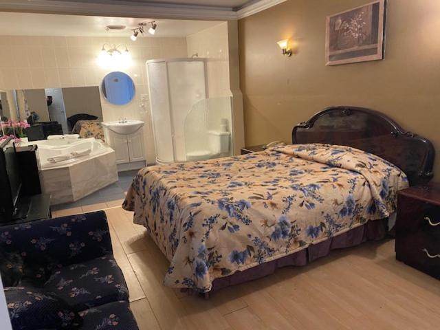 Queen Suite with Spa Bath,1377781781:JPEG