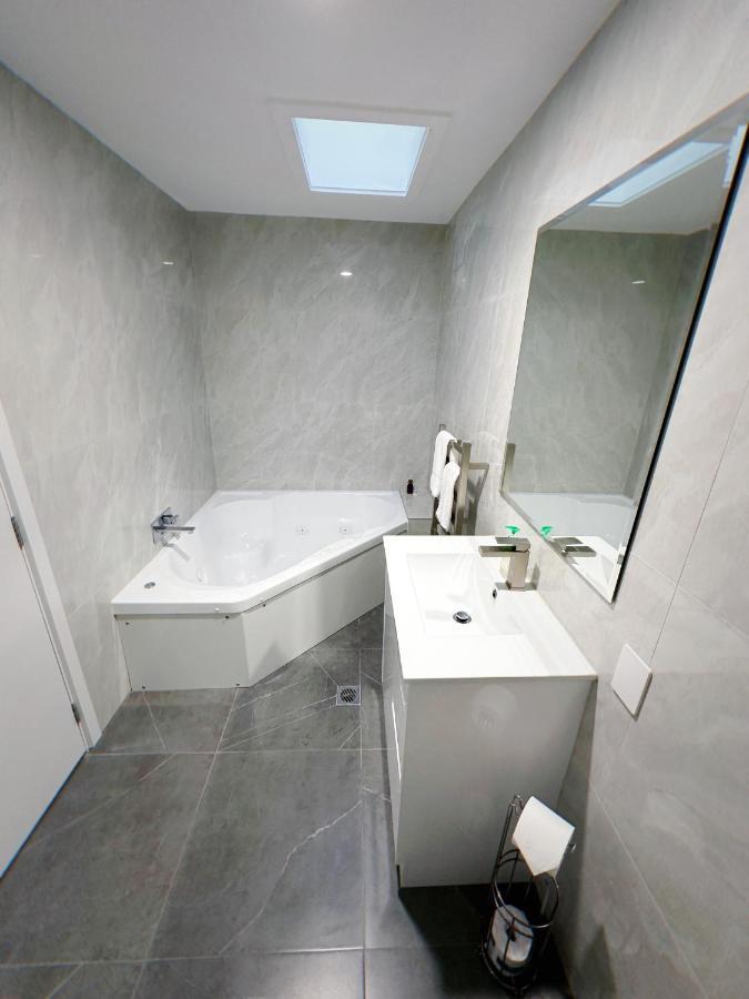 Studio Spa Bath