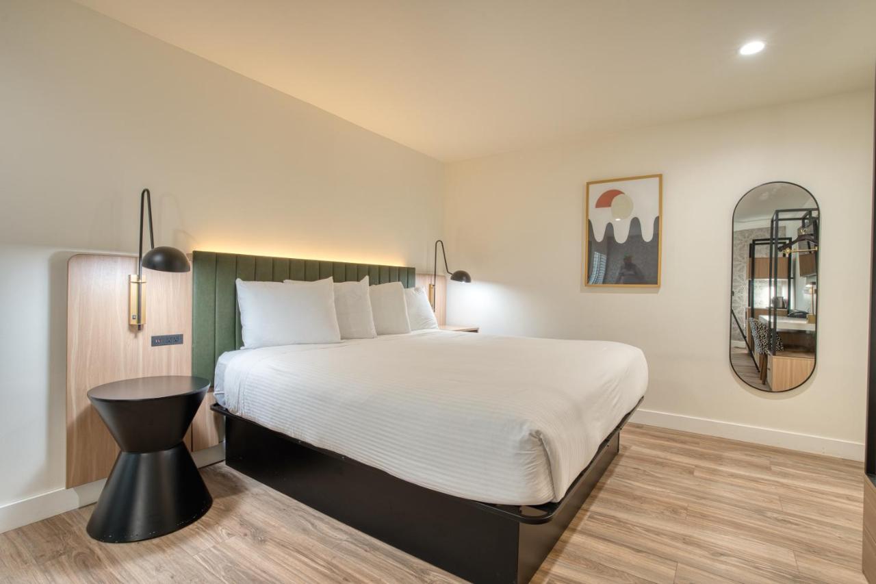 Deluxe King Room,1498580215:JPEG