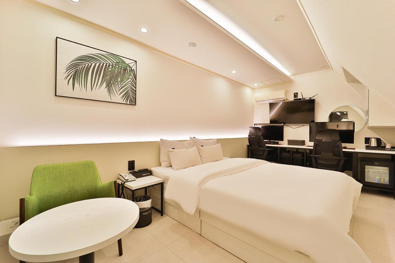 Standard Double Room with 2 Computers,1527113605:JPEG