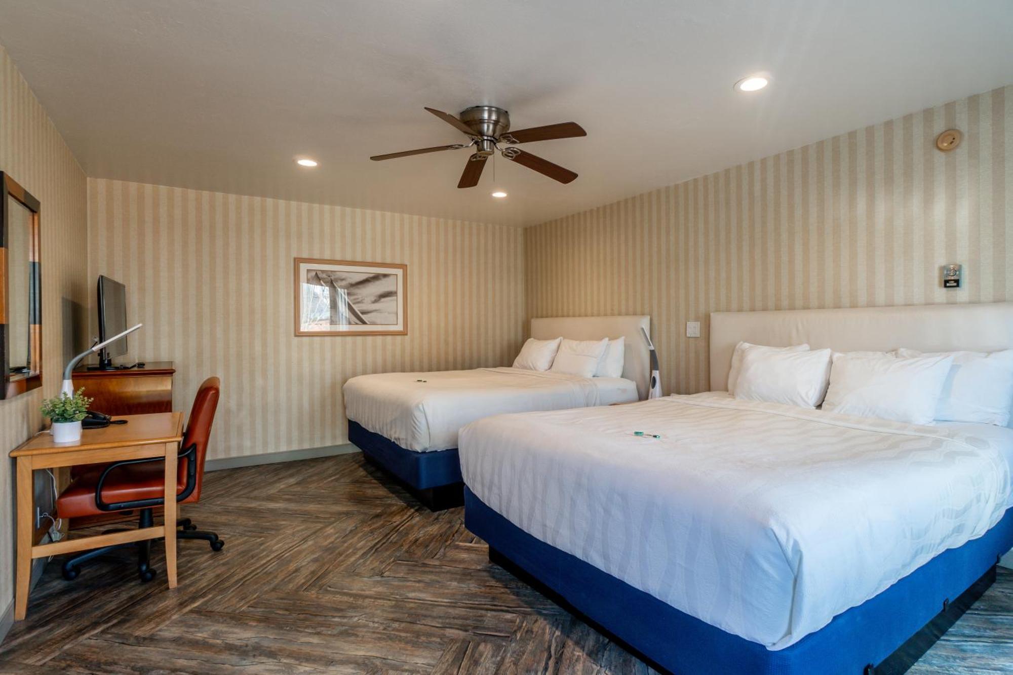 Premium Room, Two King Beds,1541324095:JPEG