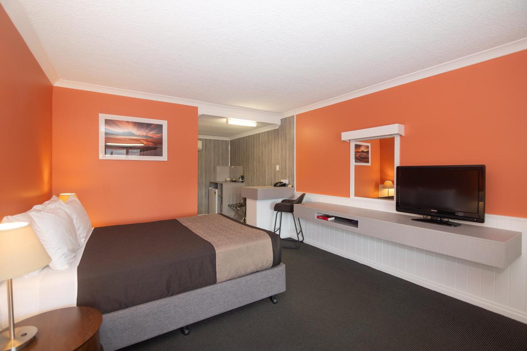 Heritage Queen Room