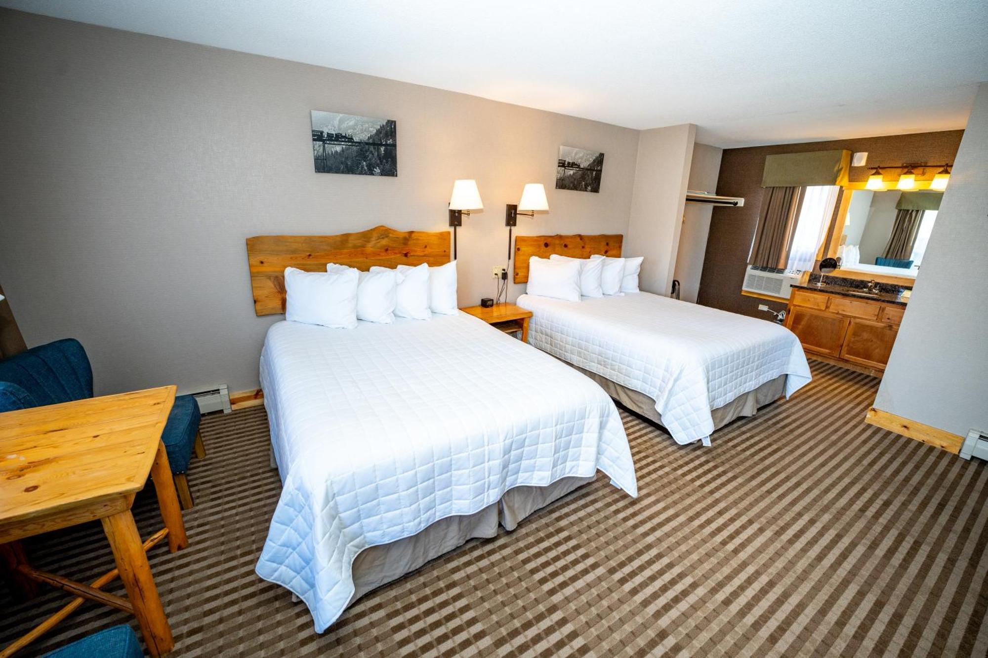 Queen Room with Two Queen Beds - Pet Friendly,1550895574:JPEG