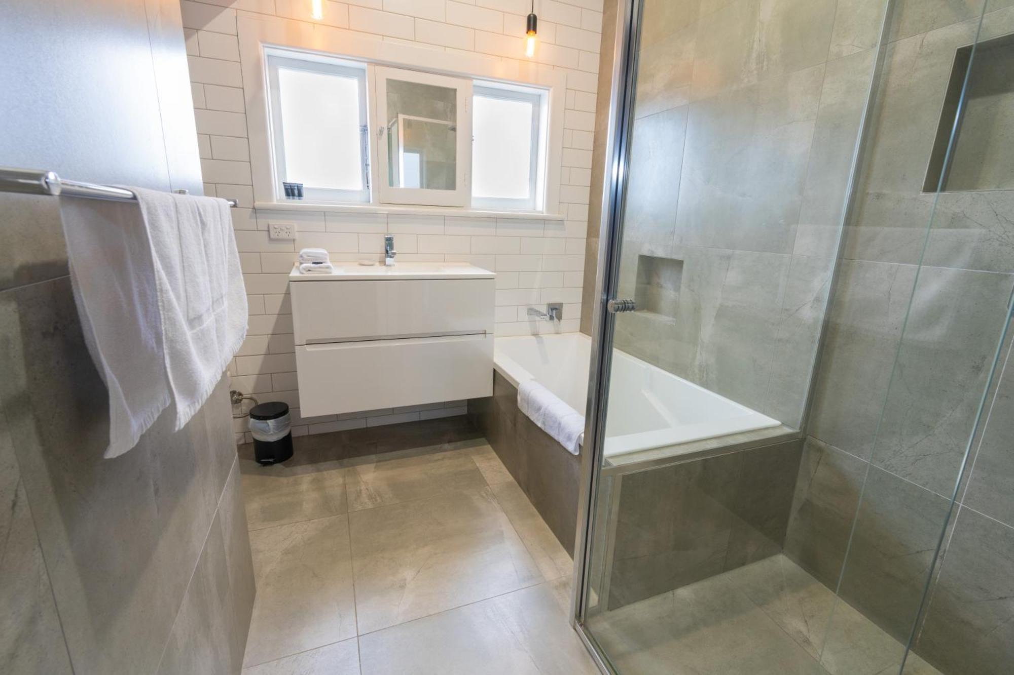 Three-Bedroom House - Annex