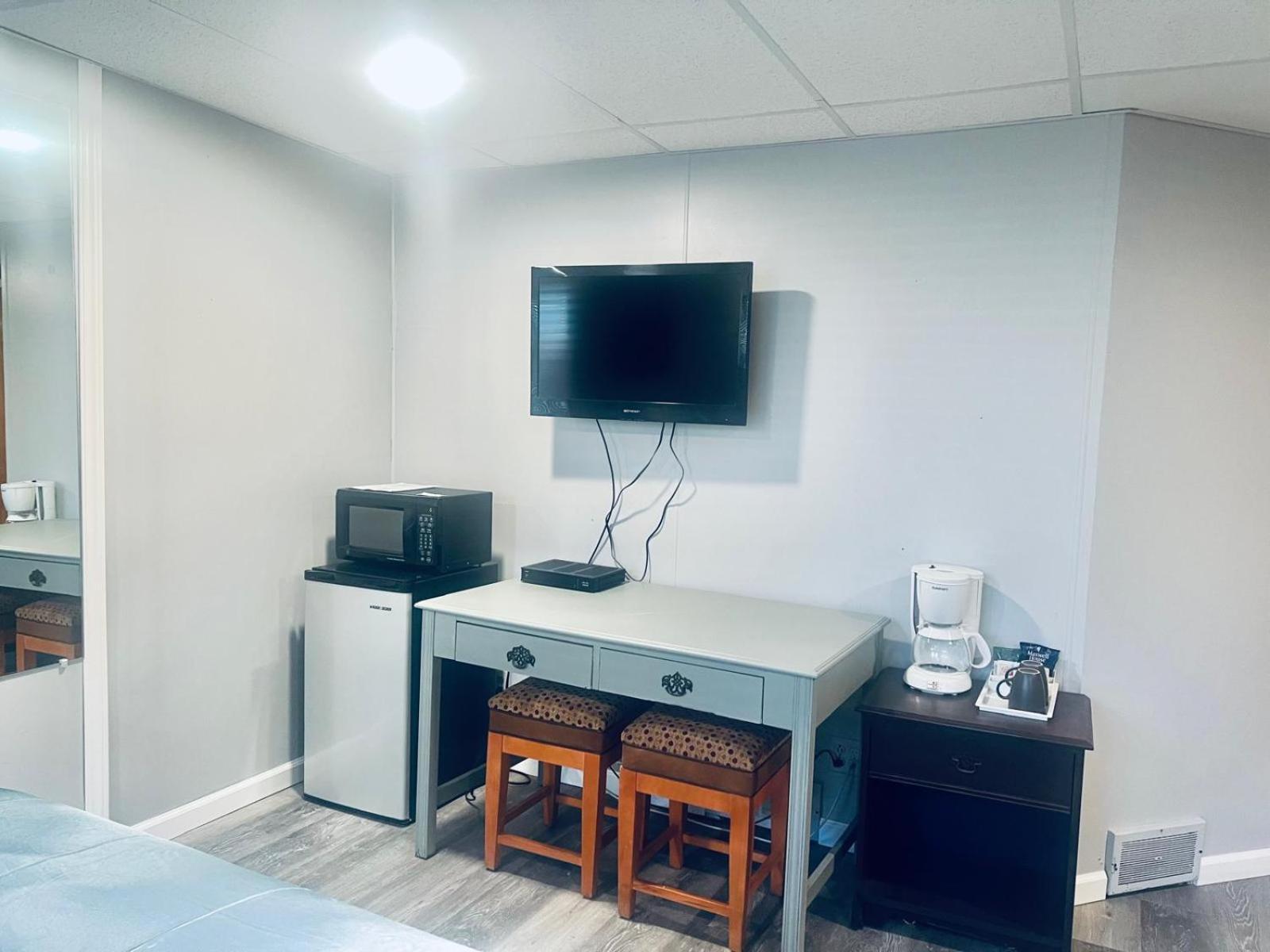 Family Room,1663740623:JPEG
