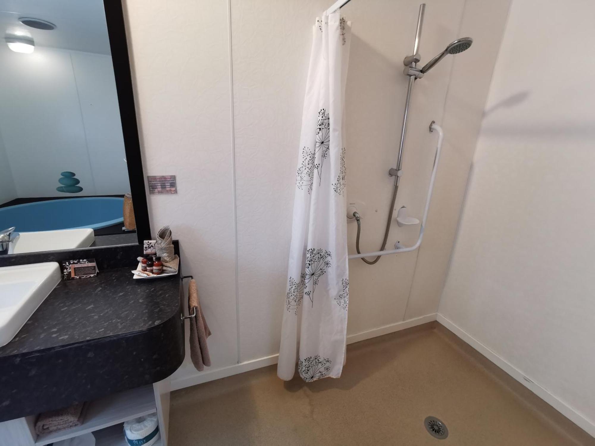 Executive Studio Wheel Chair Access