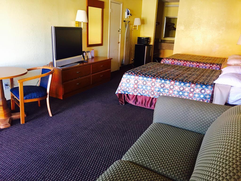 Queen Studio with Two Queen Beds- Non-Smoking
