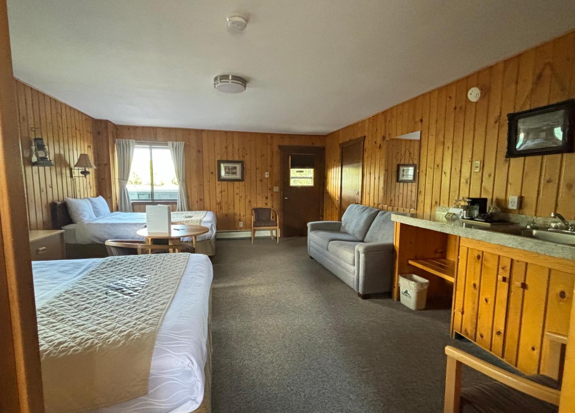 Family Room,1593702511:JPEG