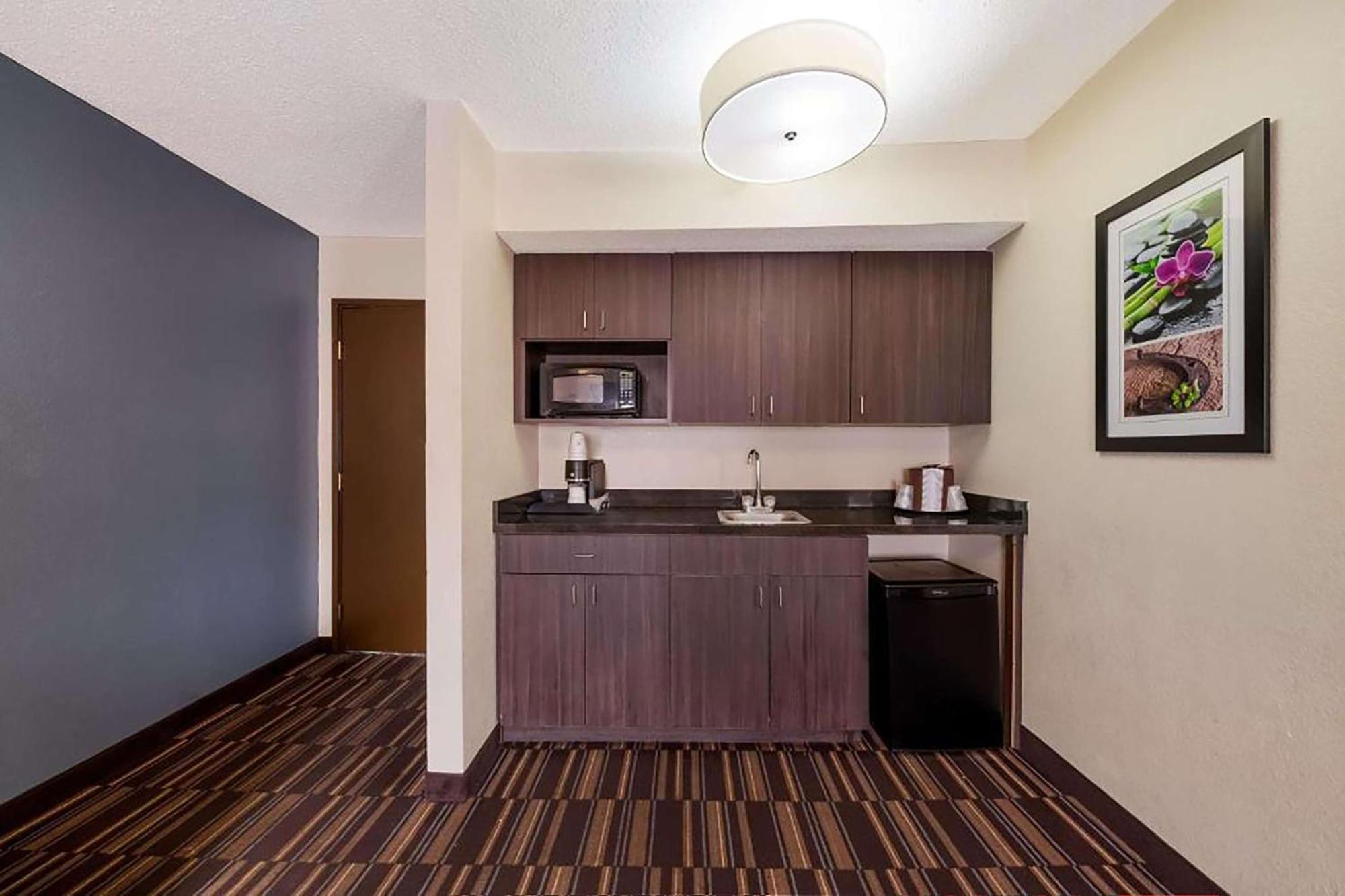 One-Bedroom King Suite - Non-Smoking,1605394684:JPEG