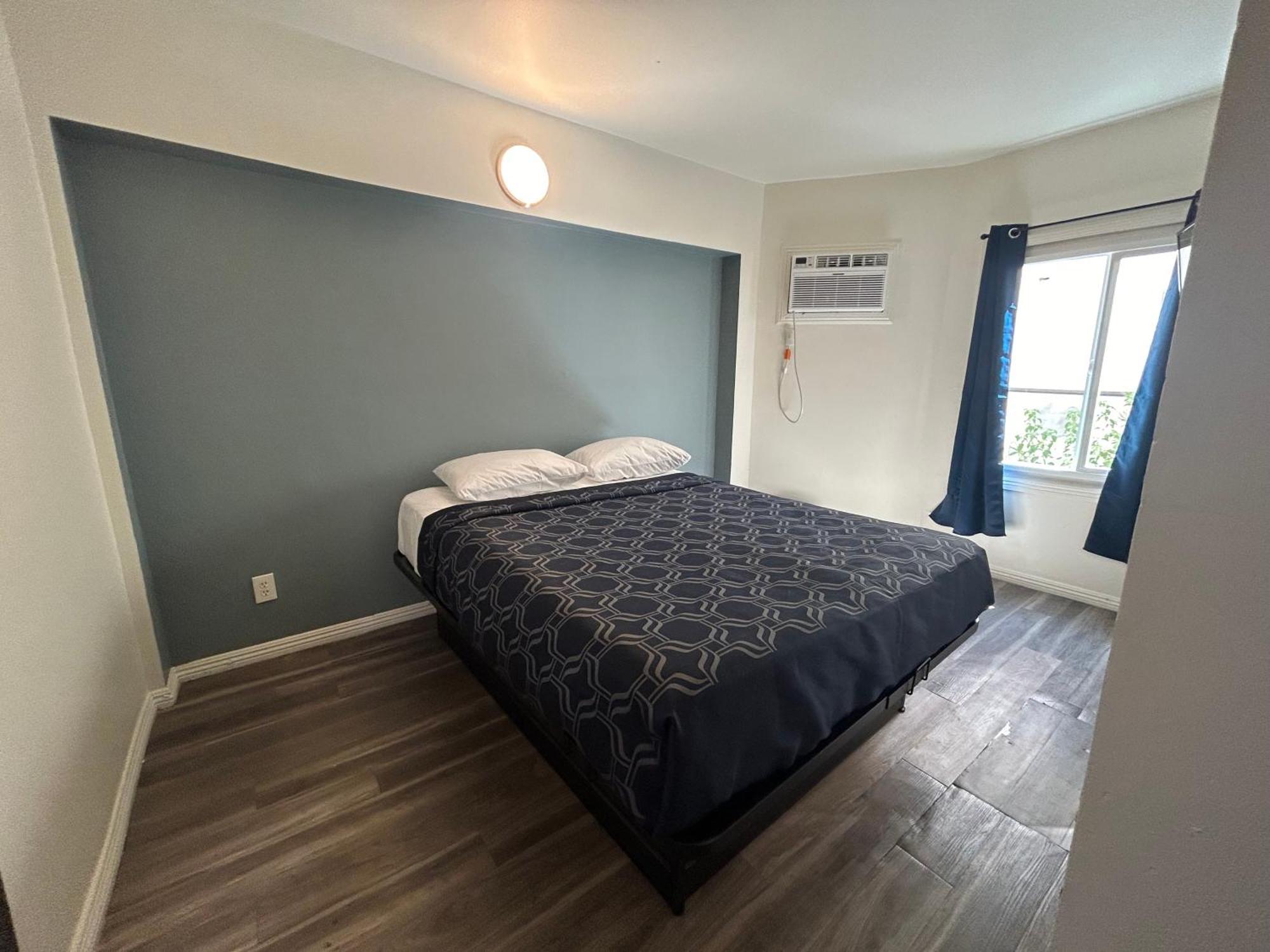 Queen Room,1609310504:JPEG