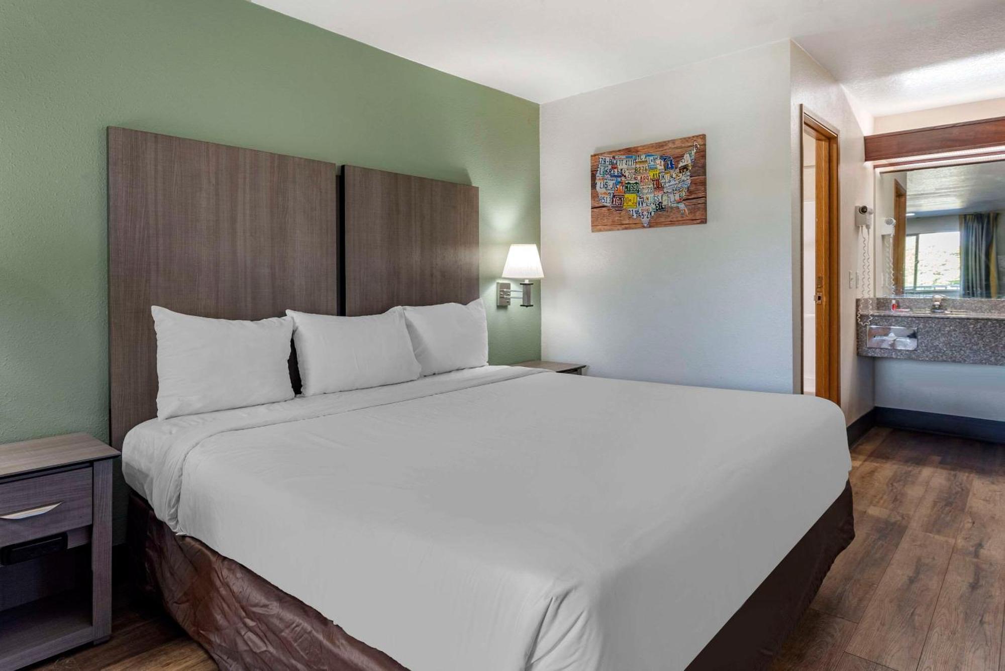 King Suite - Non-Smoking,1642321912:JPEG