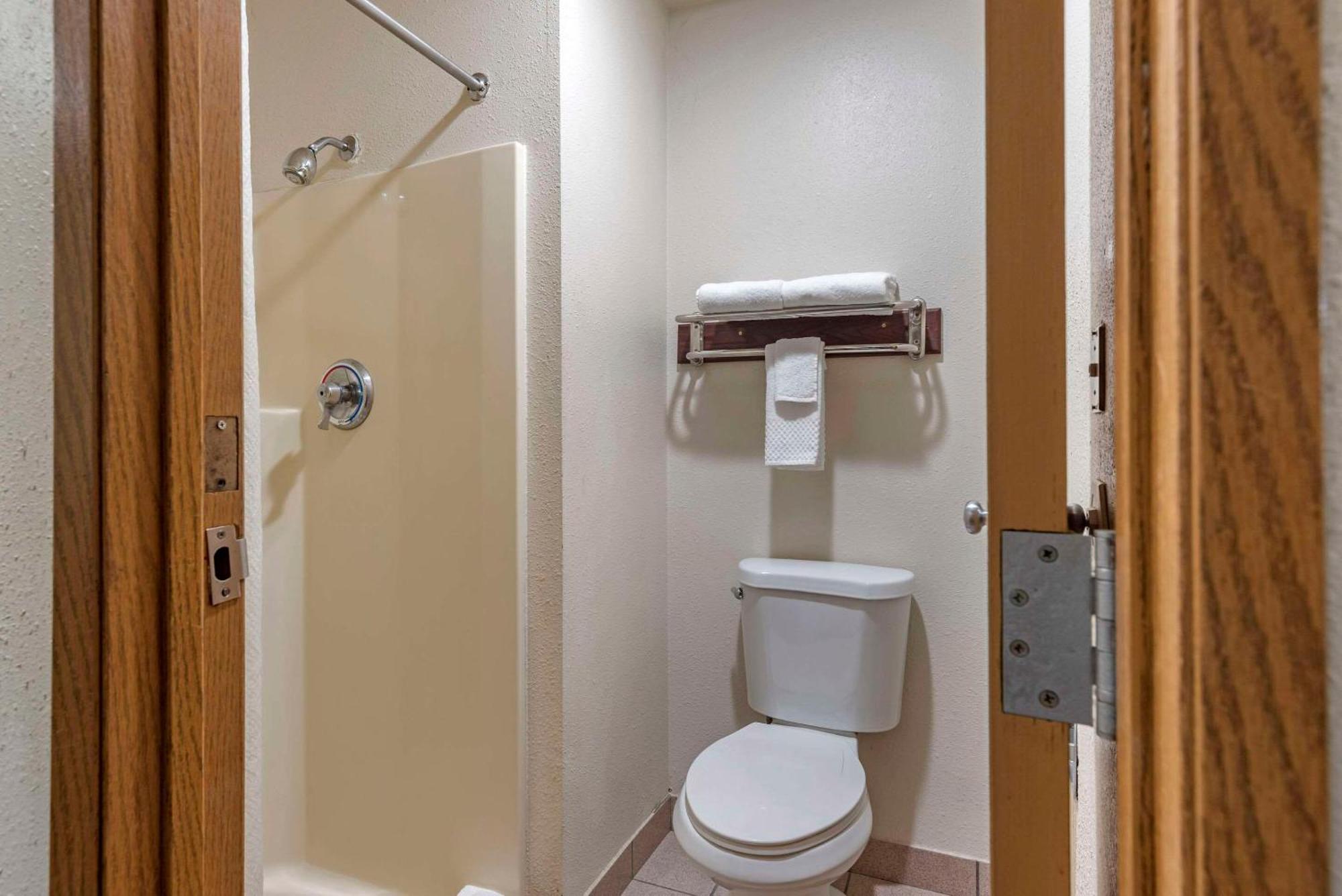 King Suite with Spa Whirlpool,1642321928:JPEG