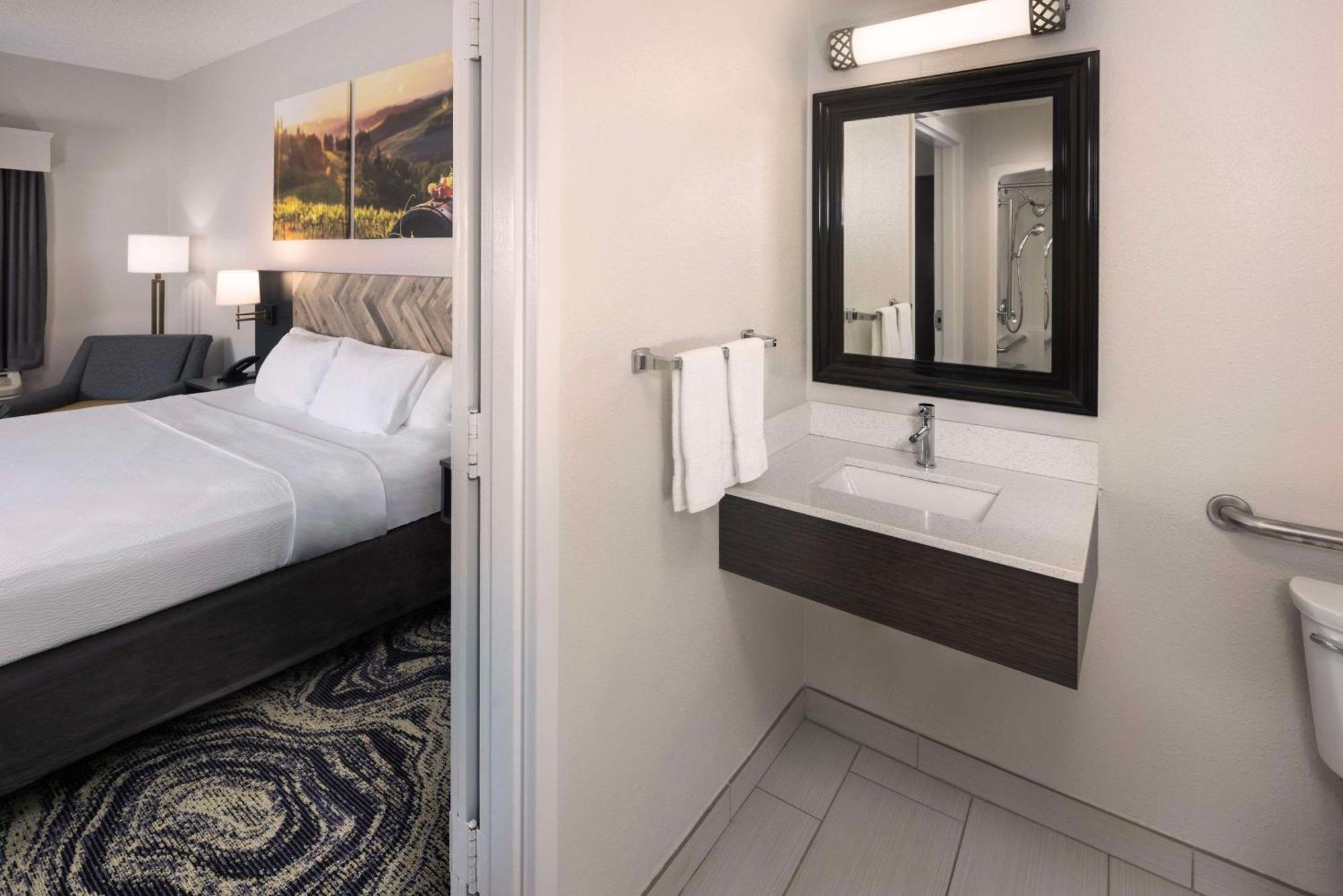 King Room - Accessible/Non-Smoking,1642329534:JPEG