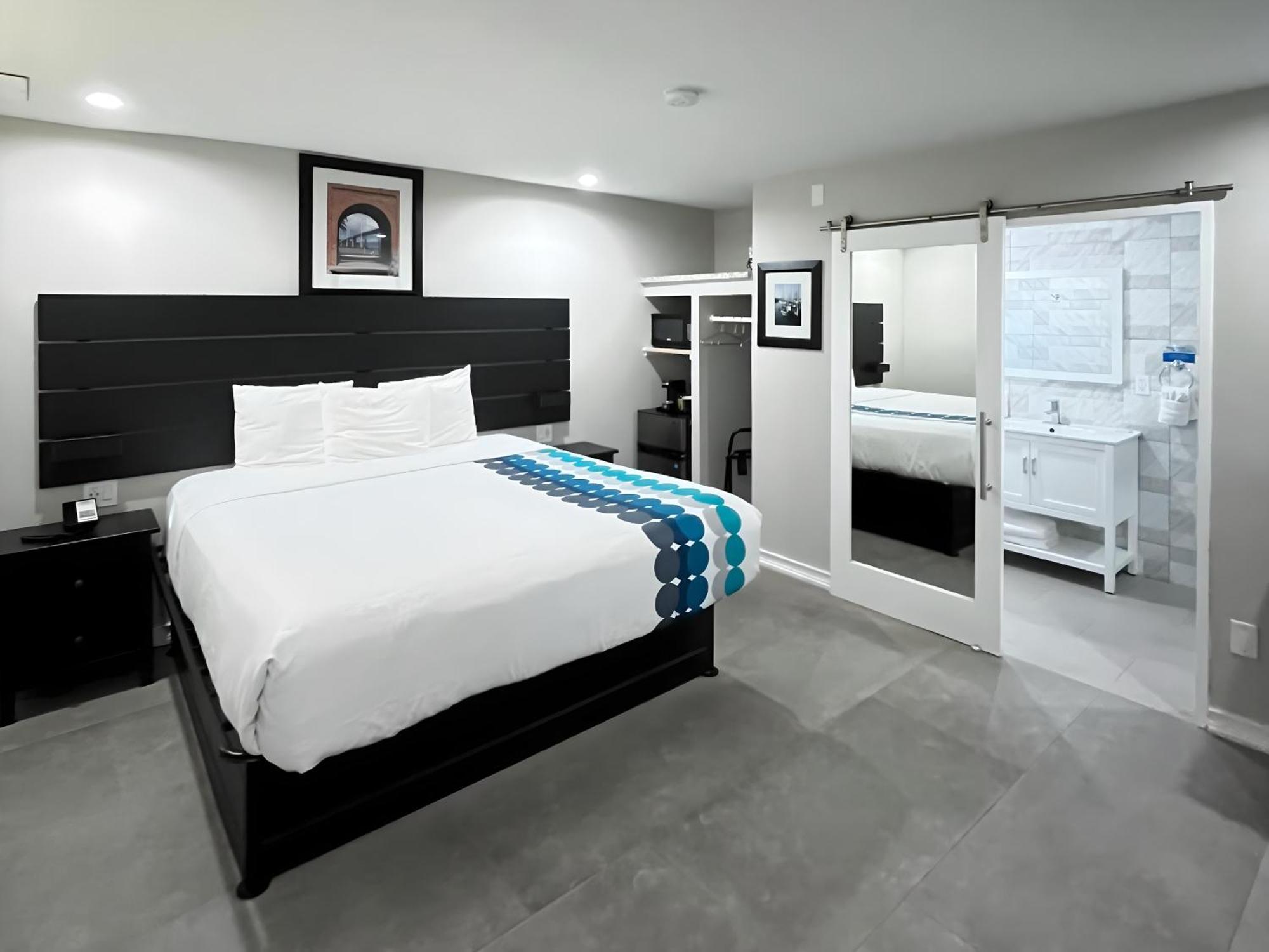 Standard Room with King Bed,1643761858:JPEG