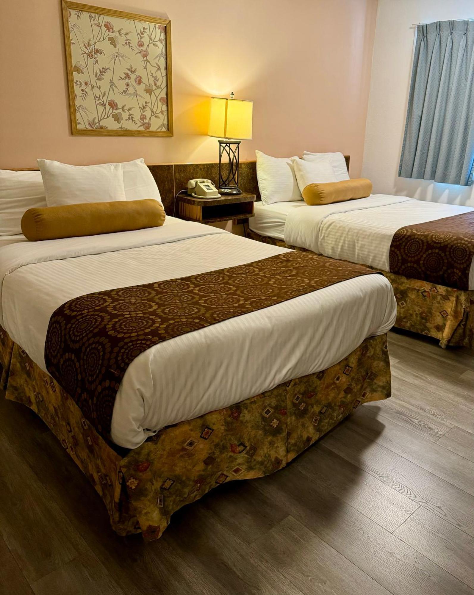 Doppelzimmer mit 2 Doppelbetten
