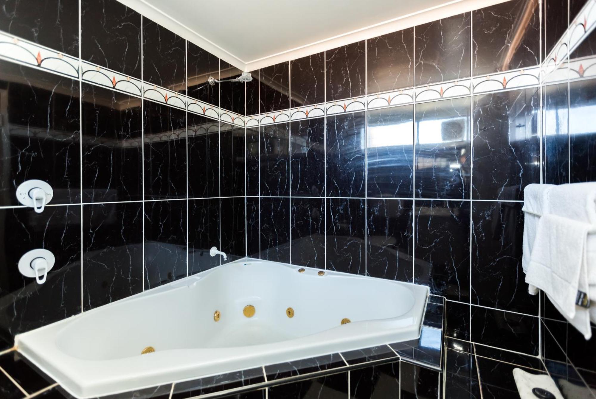 King Room with Spa Bath