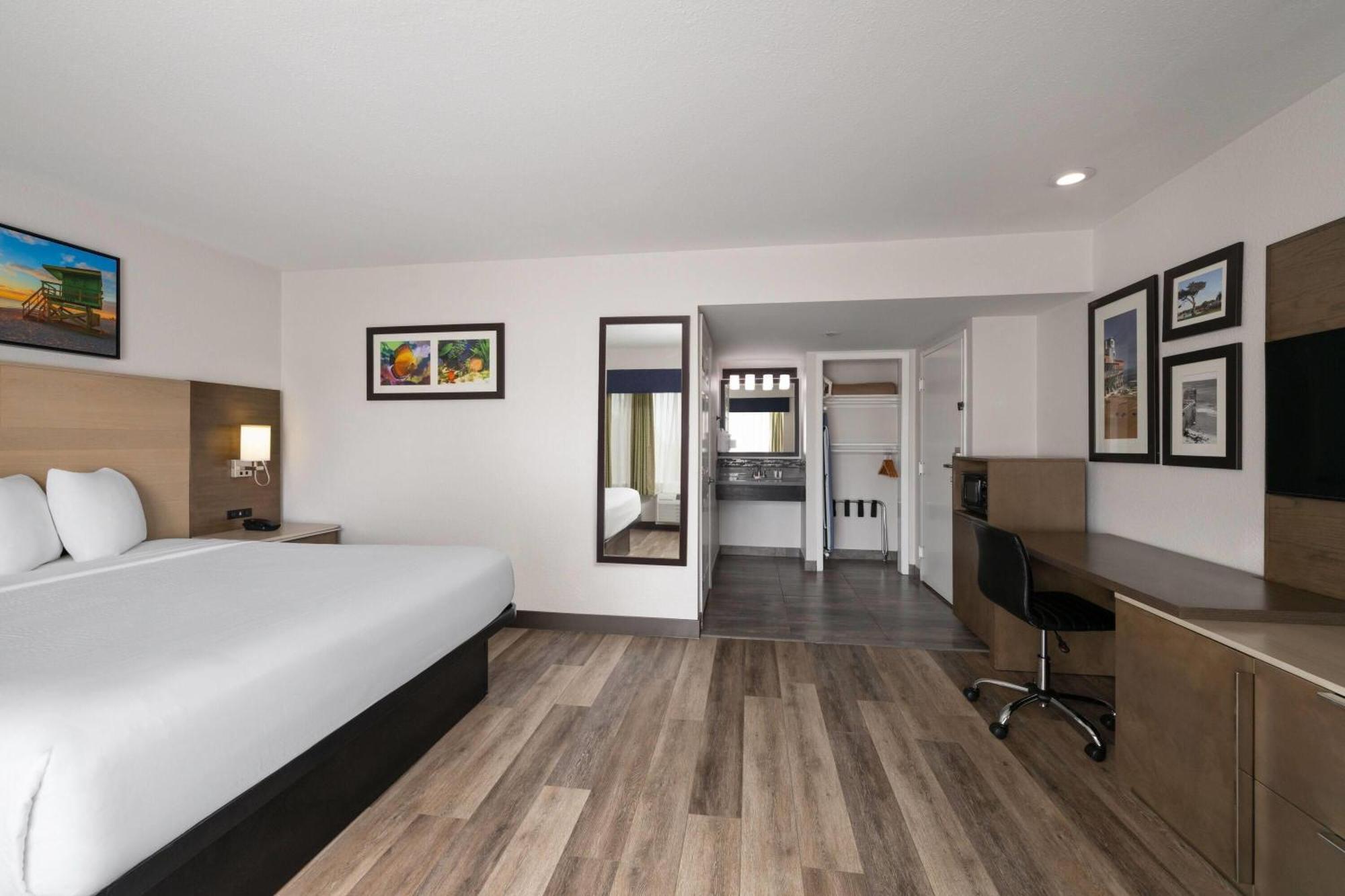 1 King Bed Mobility or Hearing Impaired Accessible Room Non-Smoking,1730023975:JPEG