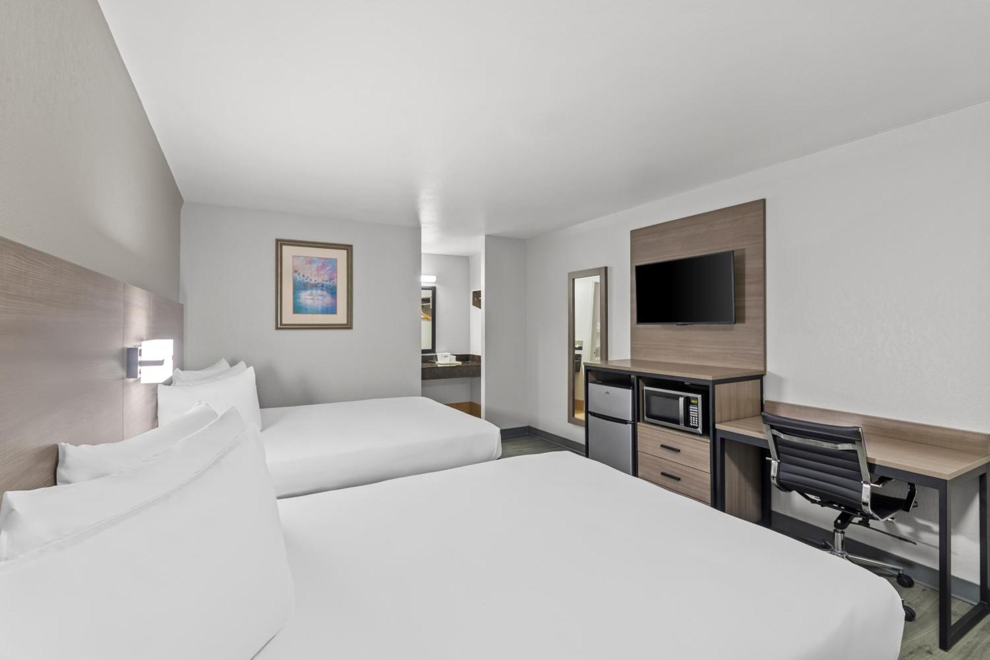 Queen Room with Two Queen Beds - Non-Smoking,1746834580:JPEG