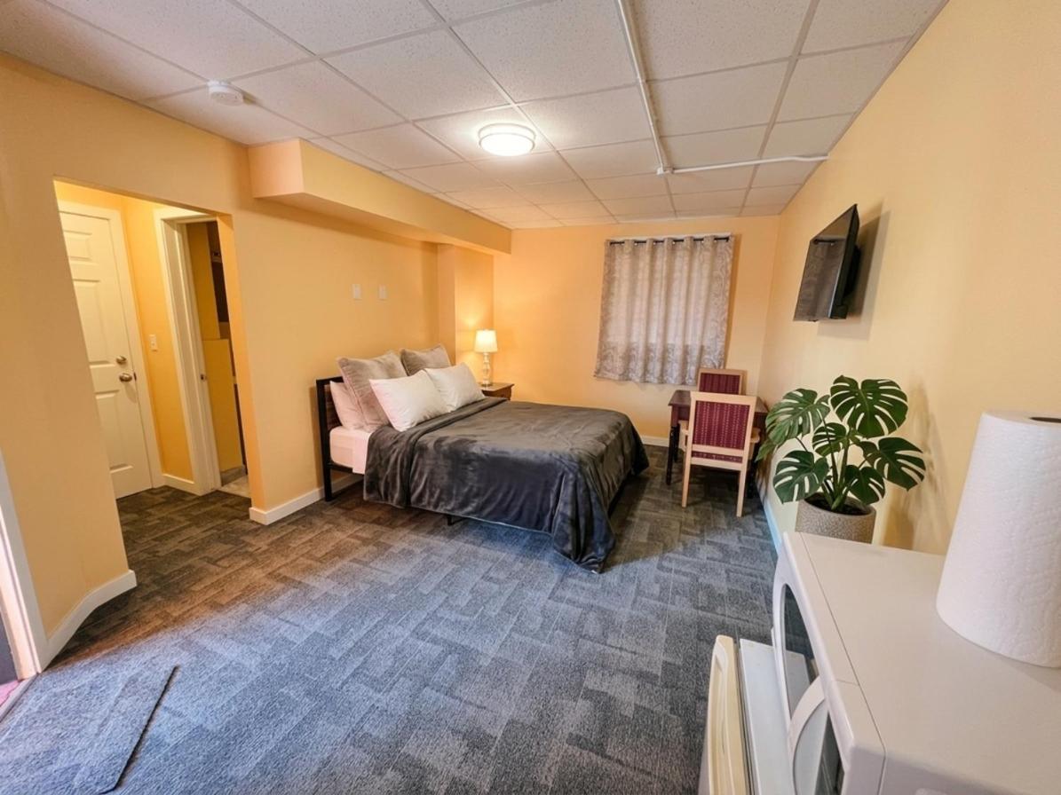 Queen Room,1765758735:JPEG
