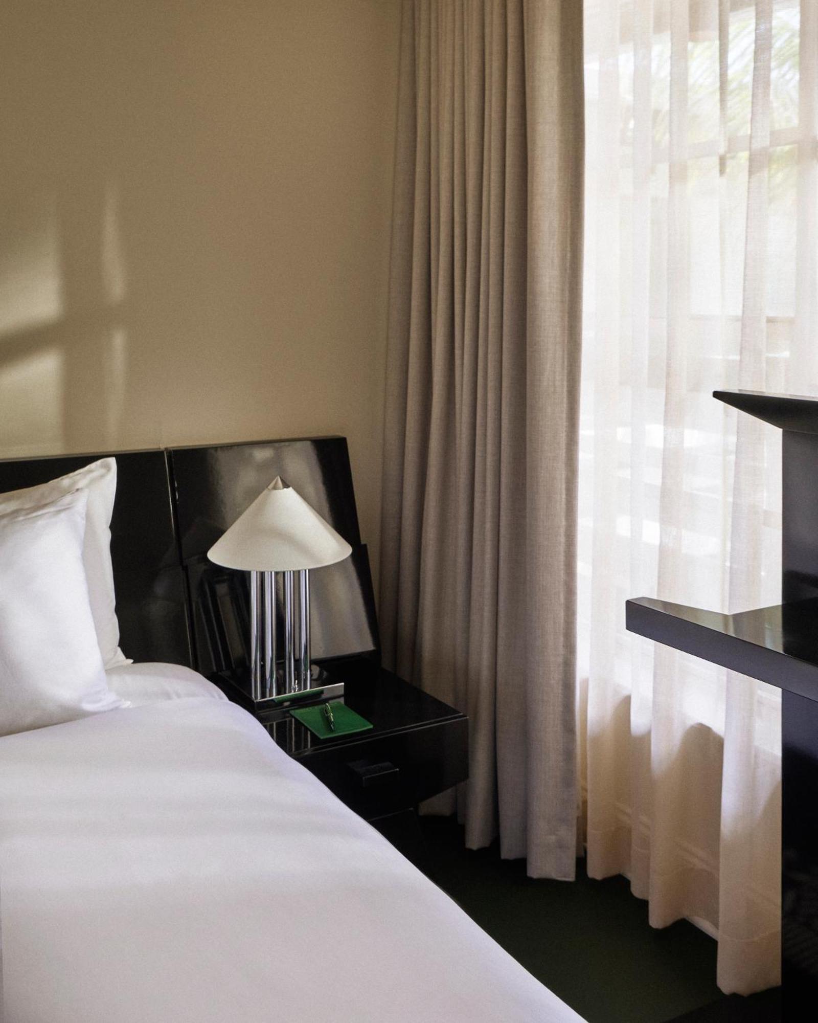 Deluxe Room,1769525279:JPEG