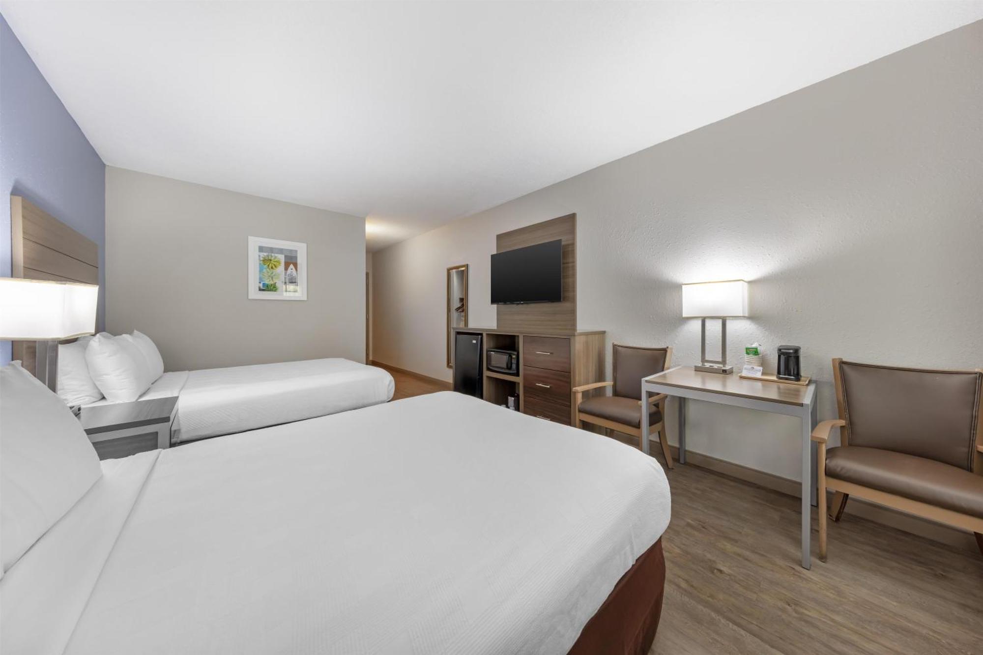 Queen Room with Two Queen Beds - Non-Smoking,1769525952:JPEG