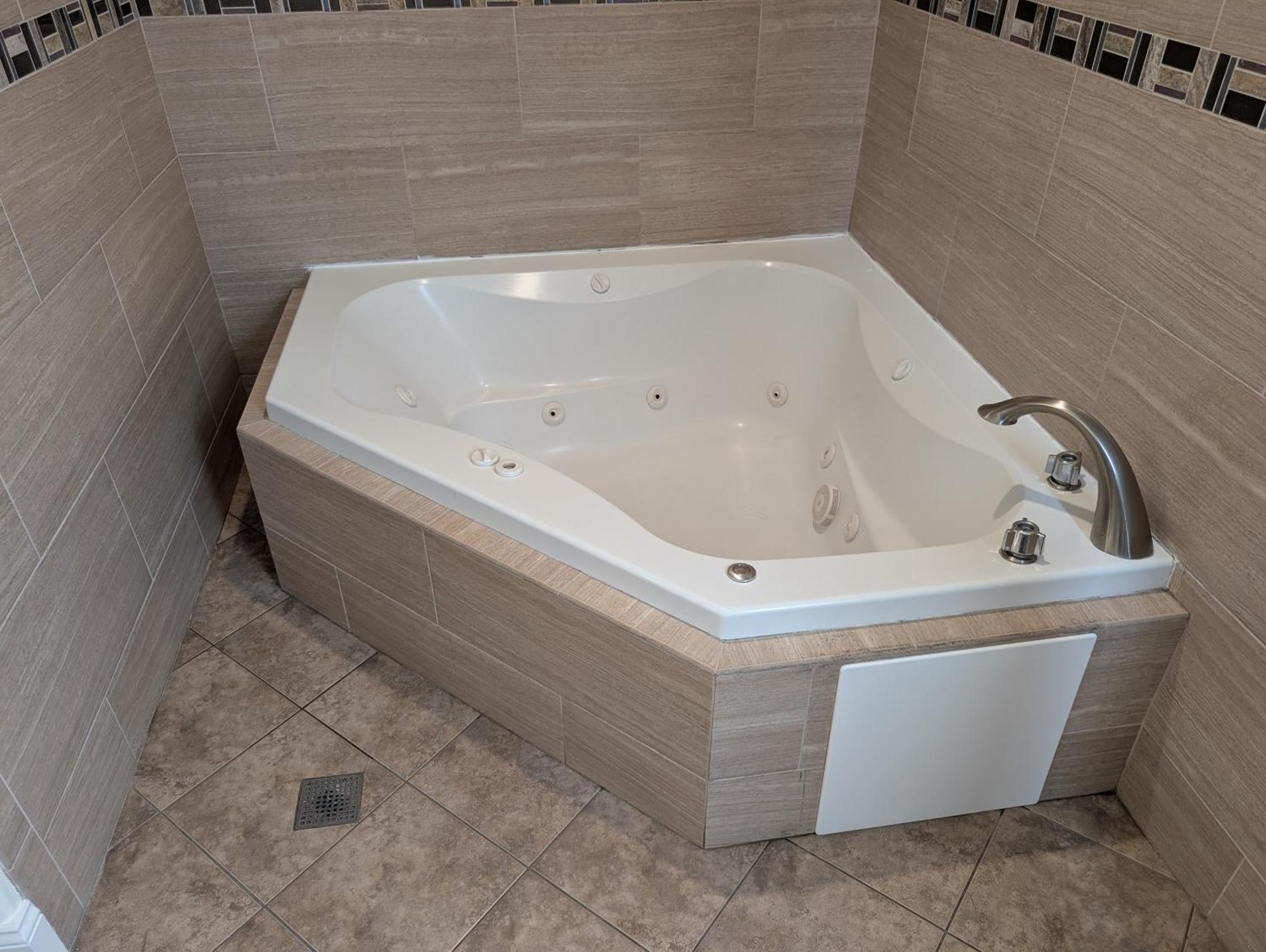 King Suite Jacuzzi Tub Renovated